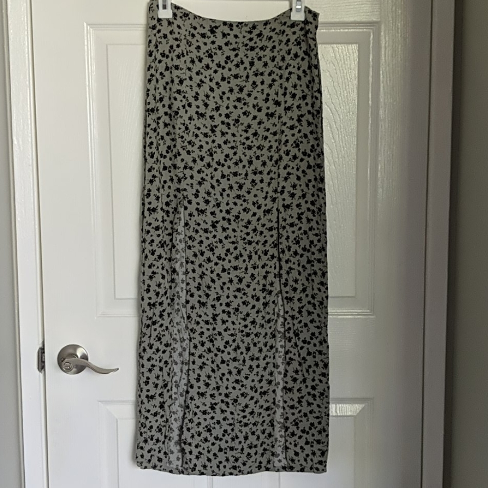 Midi skirt with double slits